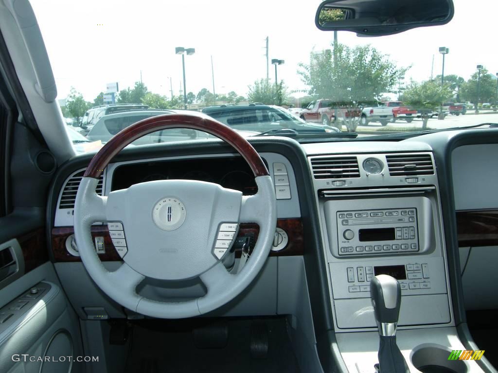 2004 Lincoln Navigator Luxury 4x4 Dove Grey Dashboard Photo #18471779
