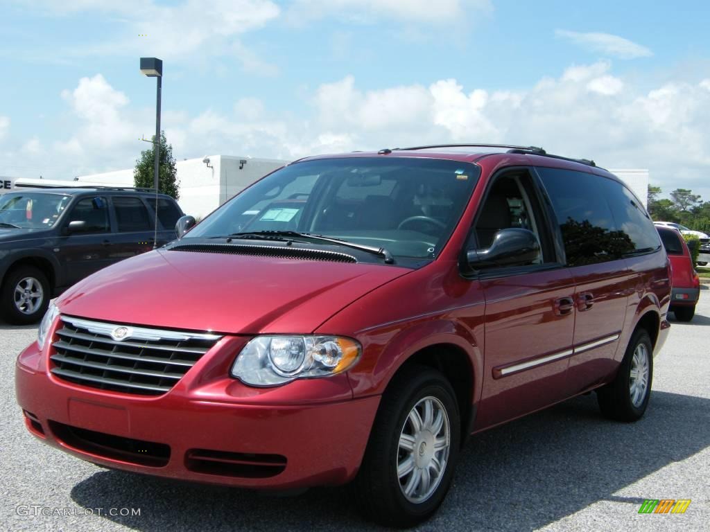 2007 Town & Country Touring - Inferno Red Crystal Pearl / Medium Slate Gray photo #1