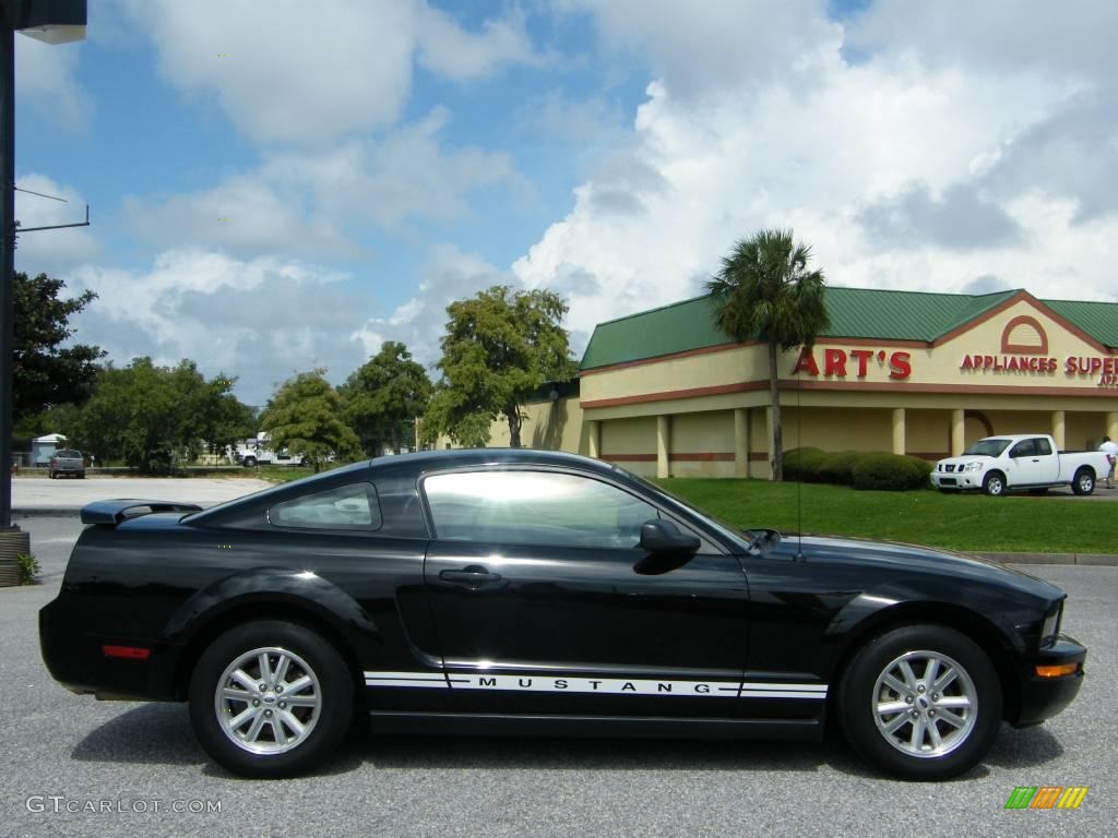2006 Mustang V6 Premium Coupe - Black / Light Graphite photo #6