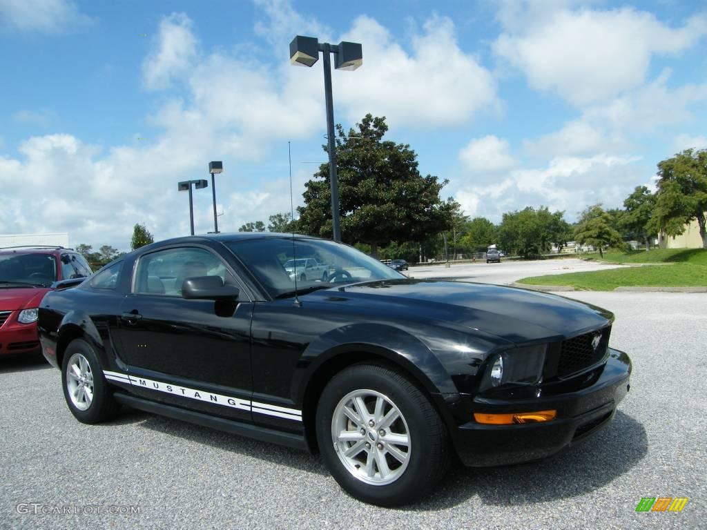 2006 Mustang V6 Premium Coupe - Black / Light Graphite photo #7
