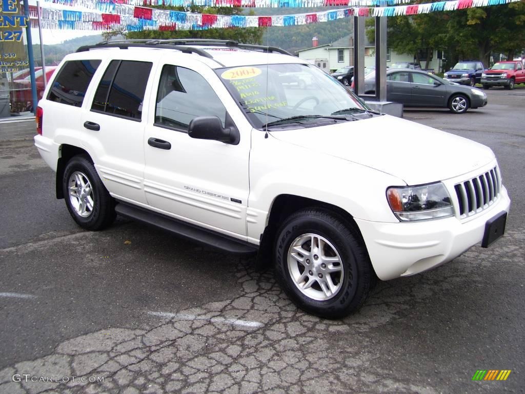 2004 Grand Cherokee Laredo 4x4 - Stone White / Dark Slate Gray photo #1
