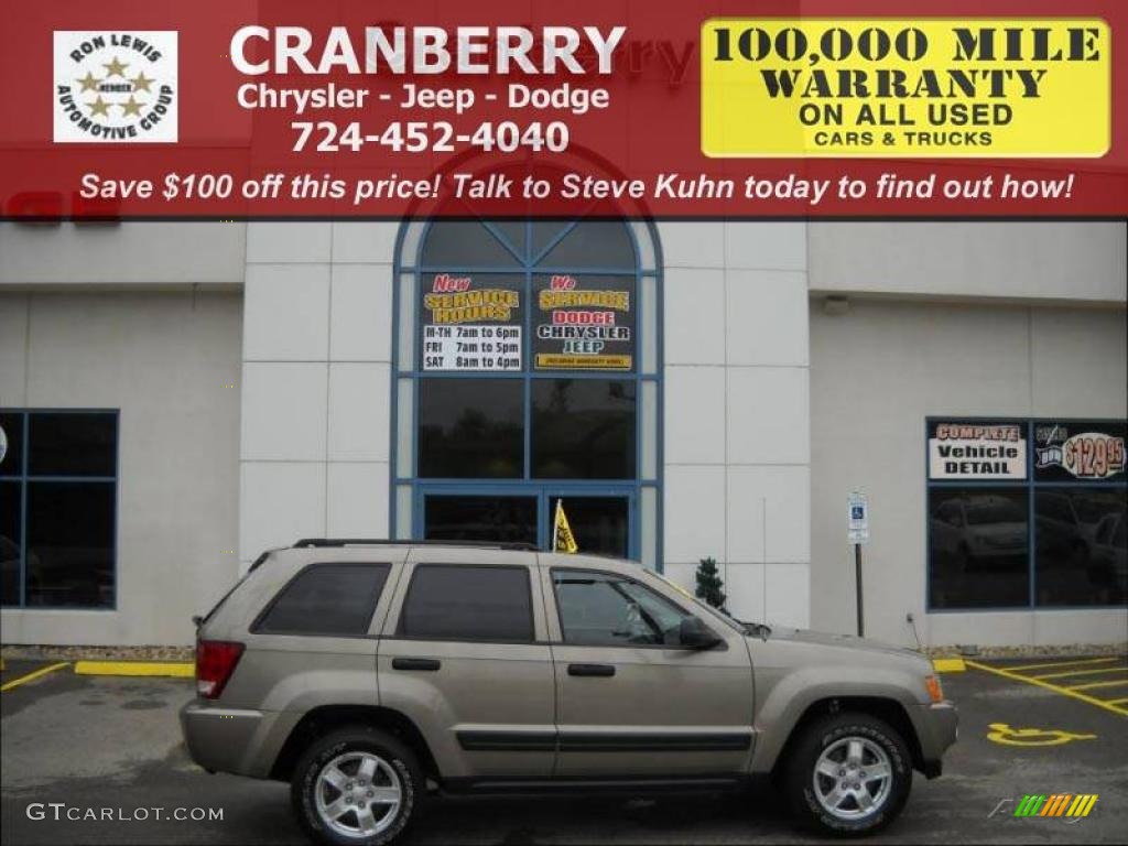 Light Khaki Metallic Jeep Grand Cherokee