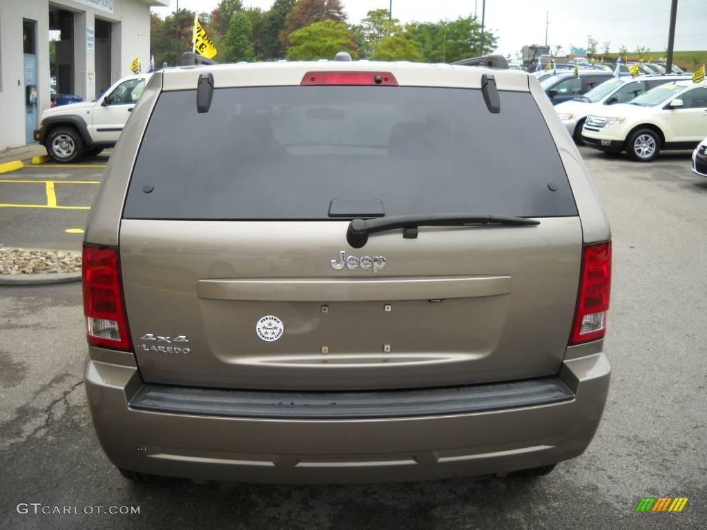 2006 Grand Cherokee Laredo 4x4 - Light Khaki Metallic / Khaki photo #3