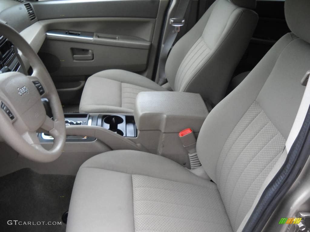 2006 Grand Cherokee Laredo 4x4 - Light Khaki Metallic / Khaki photo #8