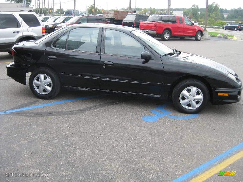 2000 Sunfire SE Sedan - Black / Graphite photo #6