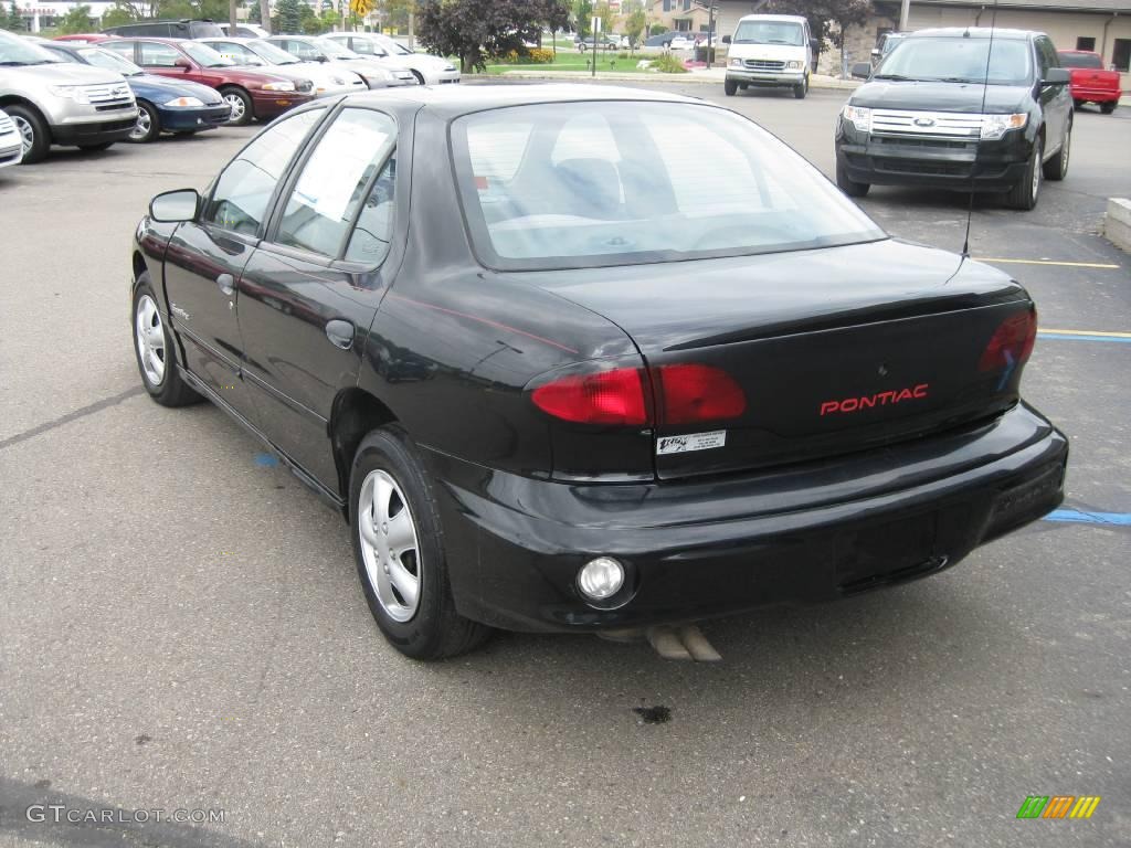 2000 Sunfire SE Sedan - Black / Graphite photo #11