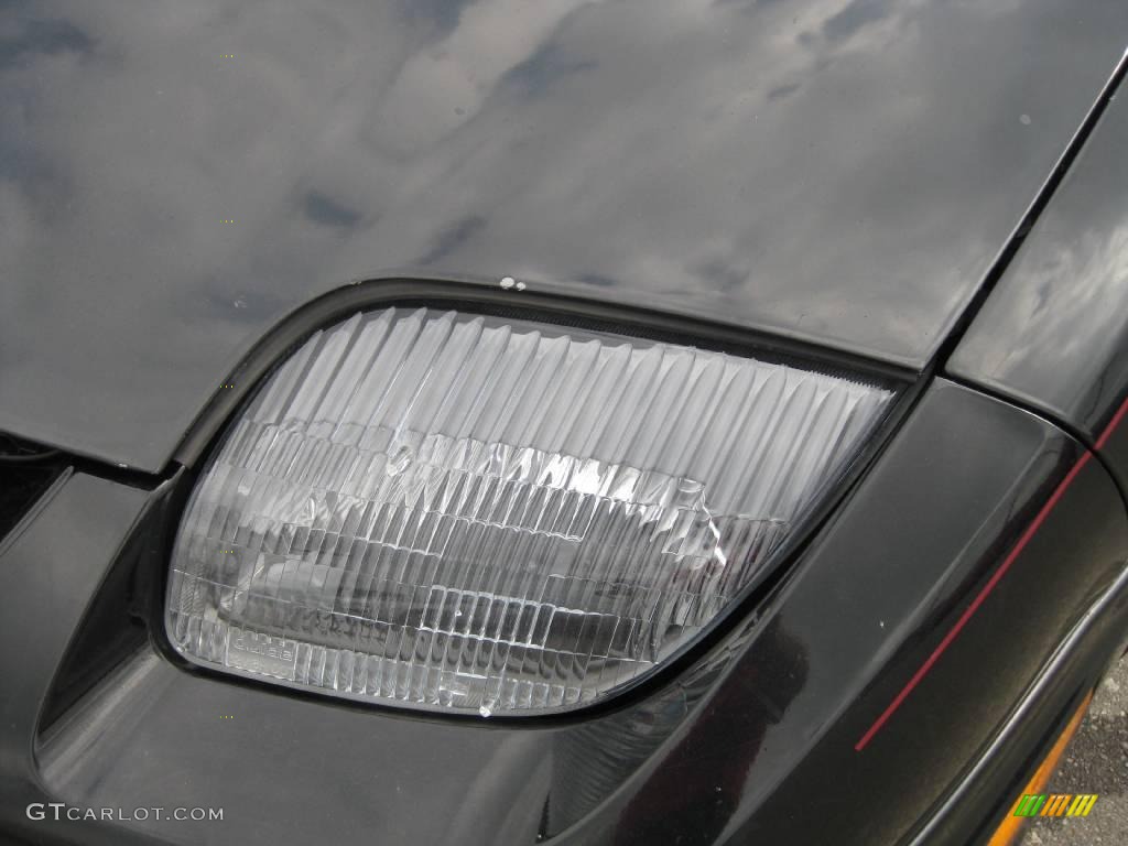 2000 Sunfire SE Sedan - Black / Graphite photo #19