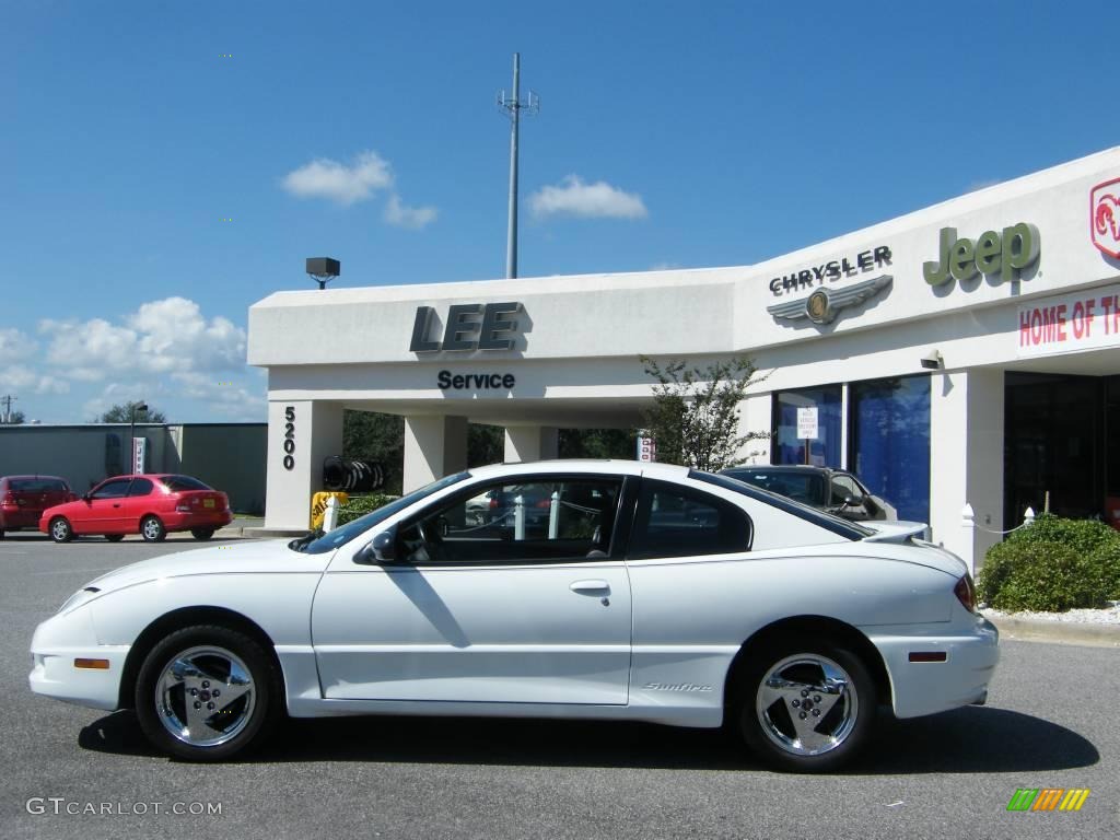 2005 Sunfire Coupe - Summit White / Graphite photo #2