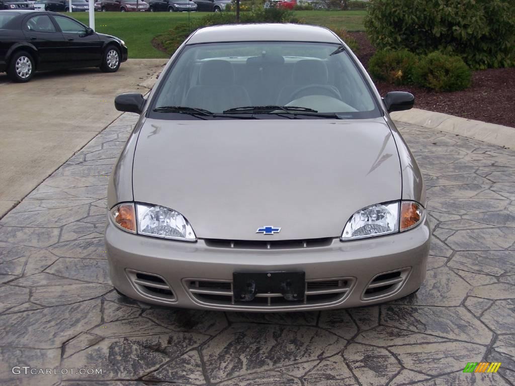 2002 Cavalier LS Sedan - Sandrift Metallic / Neutral photo #5