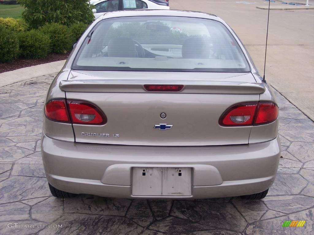 2002 Cavalier LS Sedan - Sandrift Metallic / Neutral photo #6