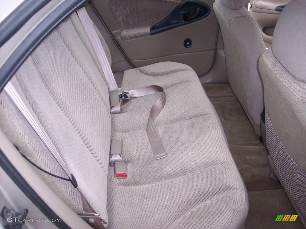 2002 Cavalier LS Sedan - Sandrift Metallic / Neutral photo #21