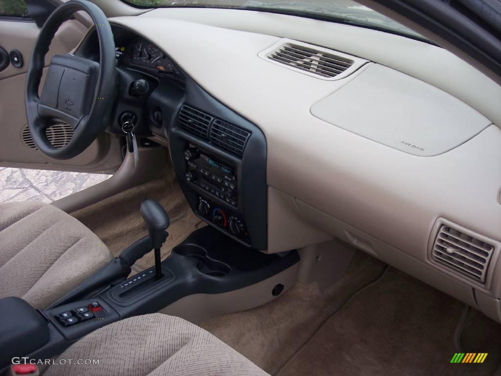 2002 Cavalier LS Sedan - Sandrift Metallic / Neutral photo #24