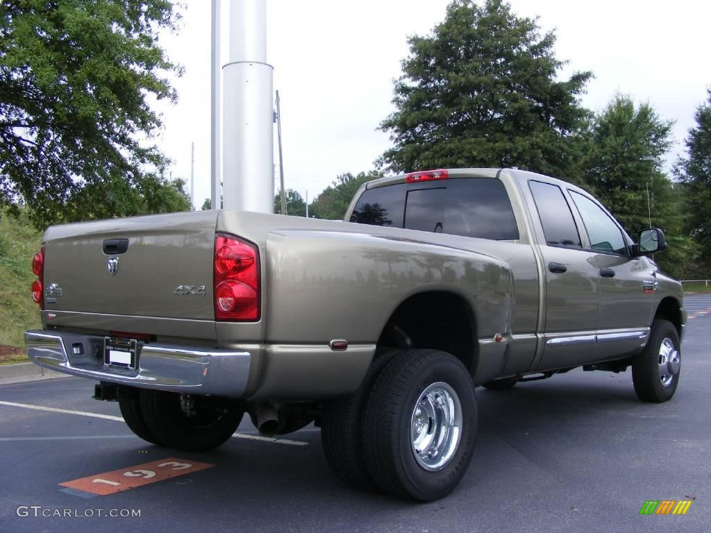 2009 Ram 3500 Big Horn Edition Quad Cab 4x4 Dually - Light Khaki Metallic / Khaki photo #3