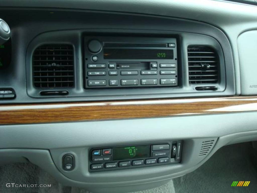 2003 Crown Victoria LX - Light Ice Blue Metallic / Light Flint photo #13