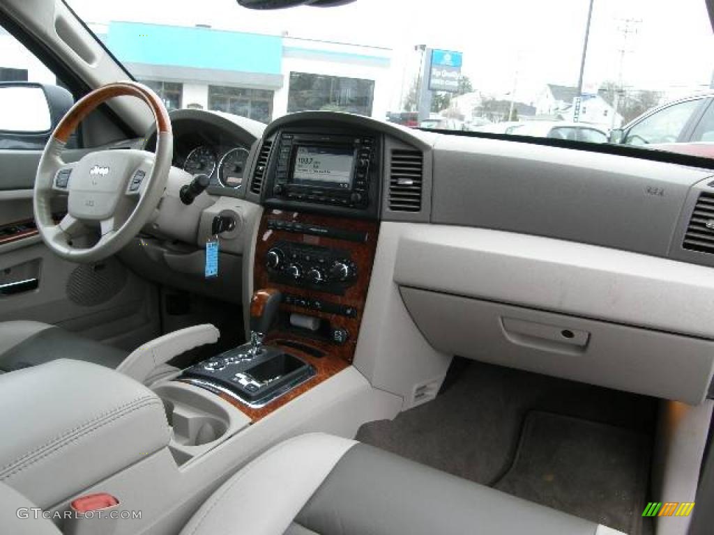 2007 Grand Cherokee Overland 4x4 - Bright Silver Metallic / Dark Khaki/Light Graystone photo #13