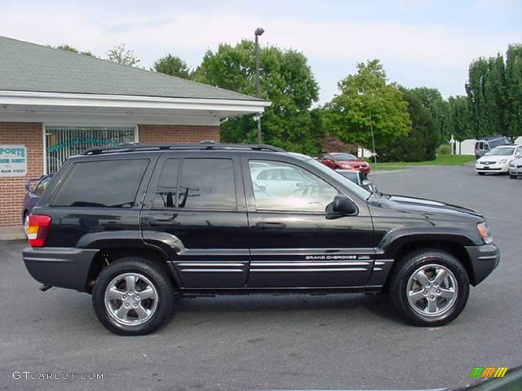 2004 Grand Cherokee Laredo 4x4 - Brillant Black Crystal Pearl / Dark Slate Gray photo #5