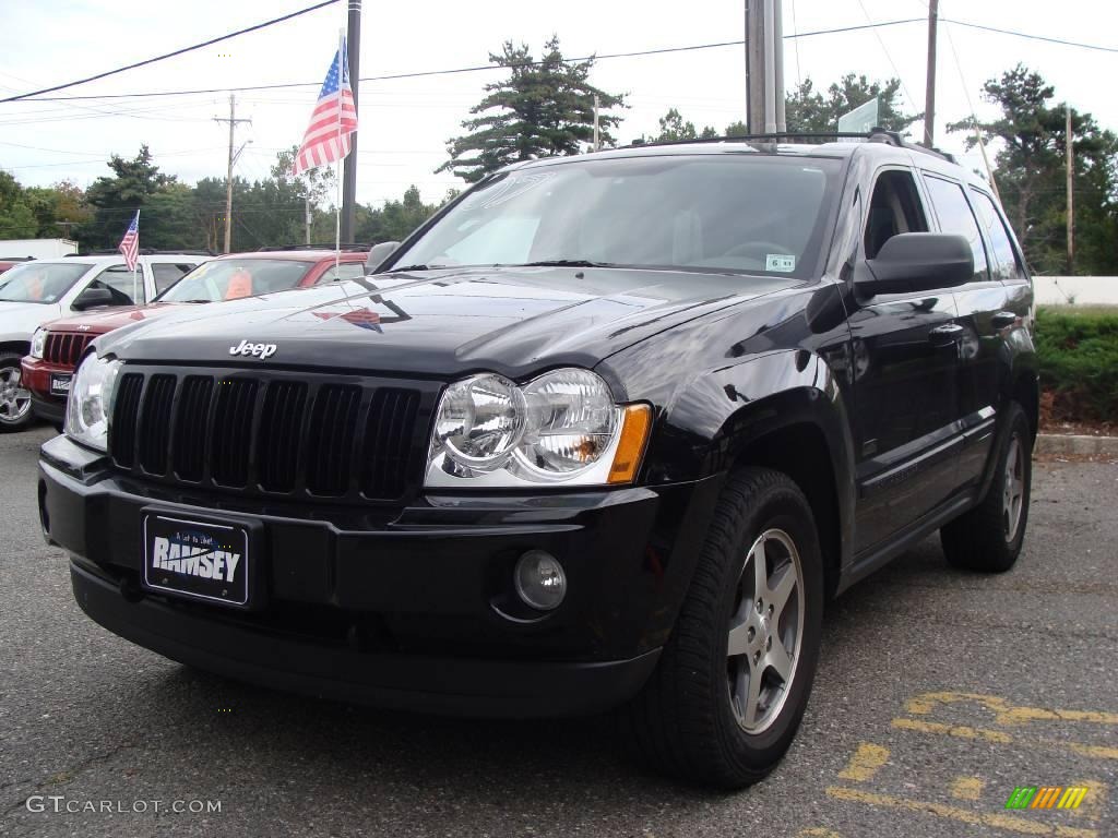 2007 Grand Cherokee Laredo 4x4 - Black / Khaki photo #1