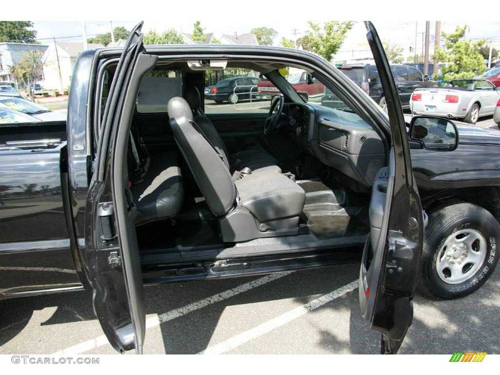 2004 Silverado 1500 LS Extended Cab 4x4 - Black / Dark Charcoal photo #19