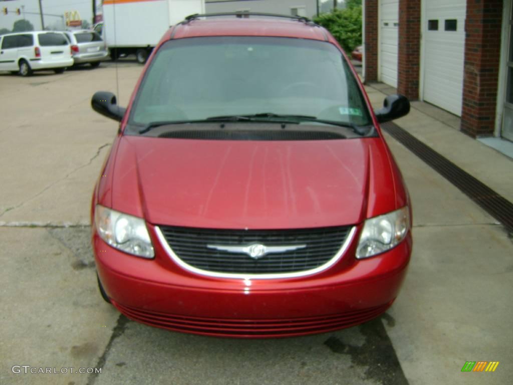 2002 Town & Country eL - Inferno Red Tinted Pearlcoat / Taupe photo #3