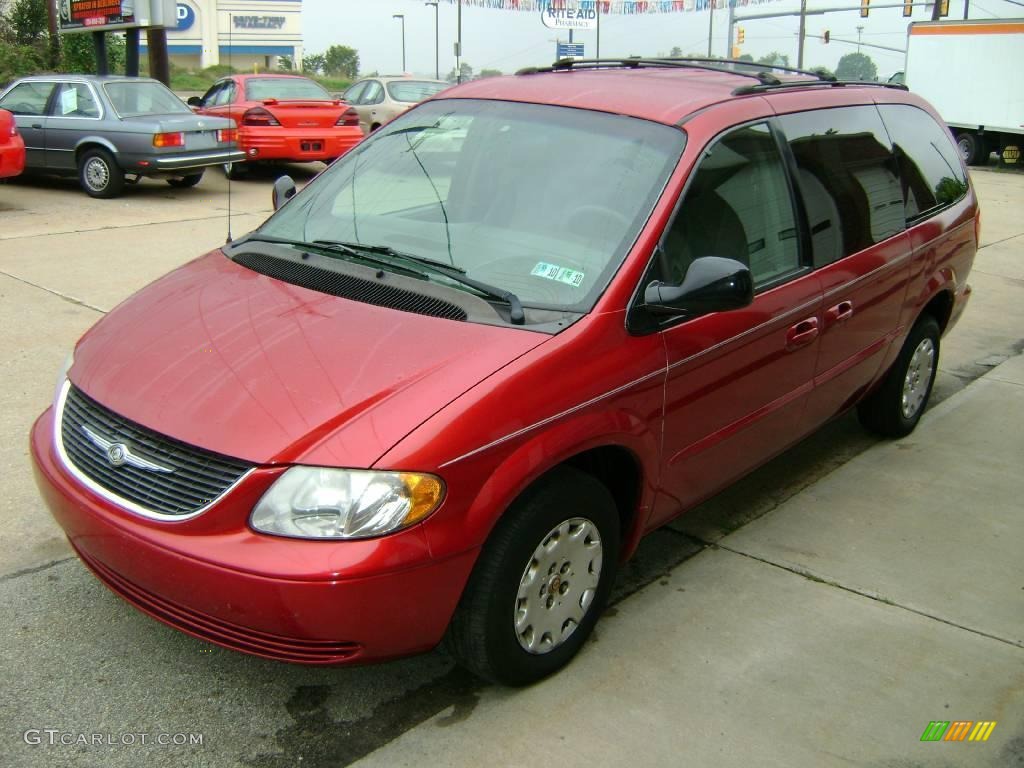 2002 Town & Country eL - Inferno Red Tinted Pearlcoat / Taupe photo #4
