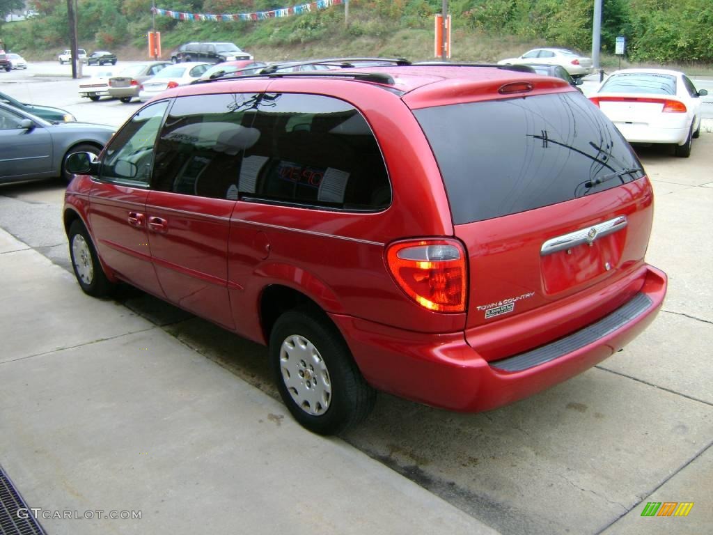 2002 Town & Country eL - Inferno Red Tinted Pearlcoat / Taupe photo #5