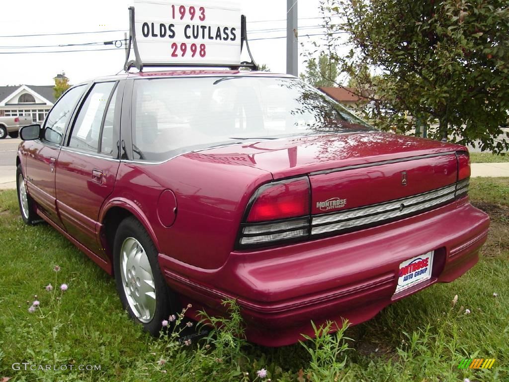 1993 Medium Red Metallic Oldsmobile Cutlass Supreme Sedan