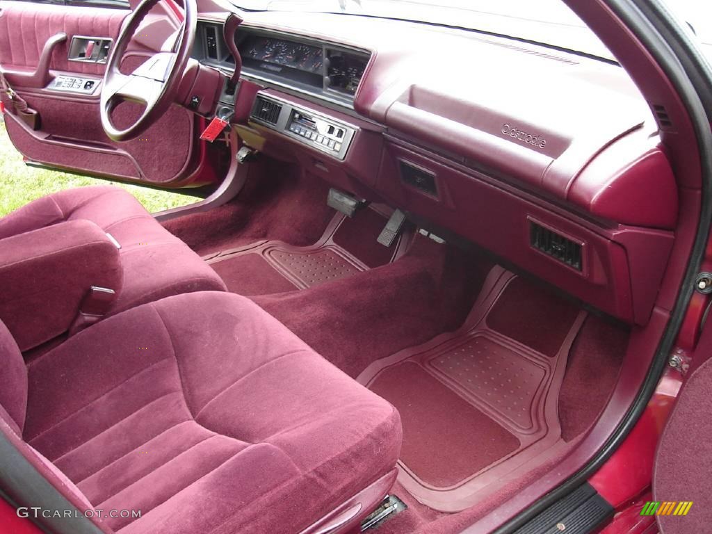 1993 Medium Garnet Red Metallic Oldsmobile Cutlass Supreme Sedan 18566428 Photo 19 GTCarLot Car Color Galleries