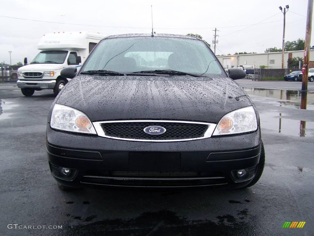 2007 Focus ZX5 SES Hatchback - Pitch Black / Charcoal photo #2
