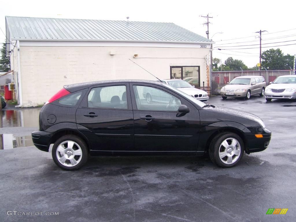 2007 Focus ZX5 SES Hatchback - Pitch Black / Charcoal photo #3