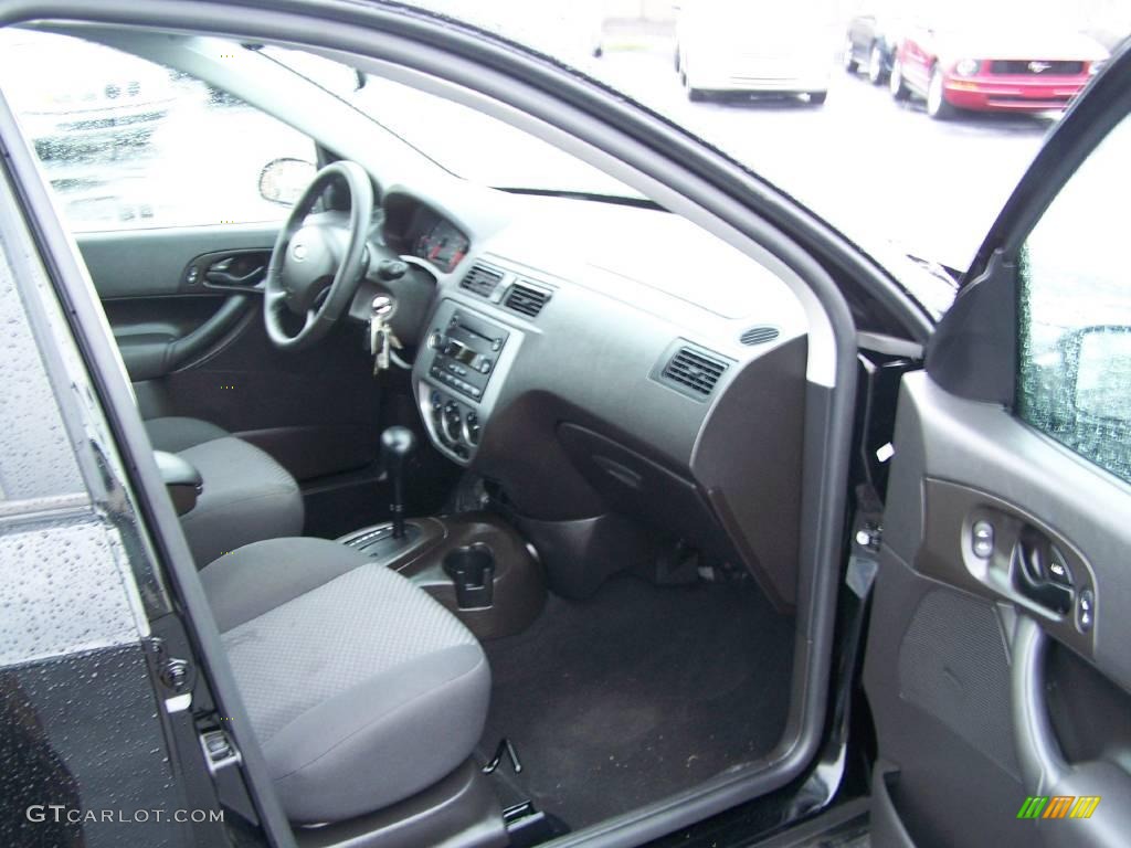 2007 Focus ZX5 SES Hatchback - Pitch Black / Charcoal photo #7