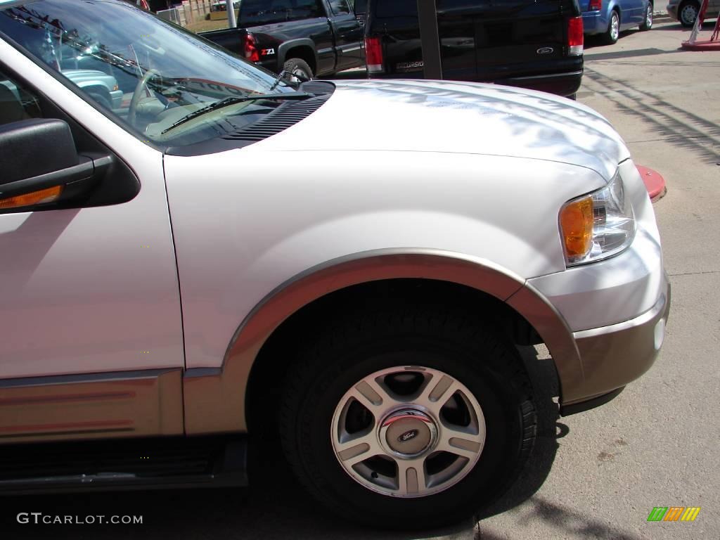 2003 Expedition Eddie Bauer 4x4 - Oxford White / Medium Parchment photo #14