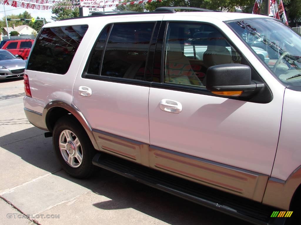 2003 Expedition Eddie Bauer 4x4 - Oxford White / Medium Parchment photo #16