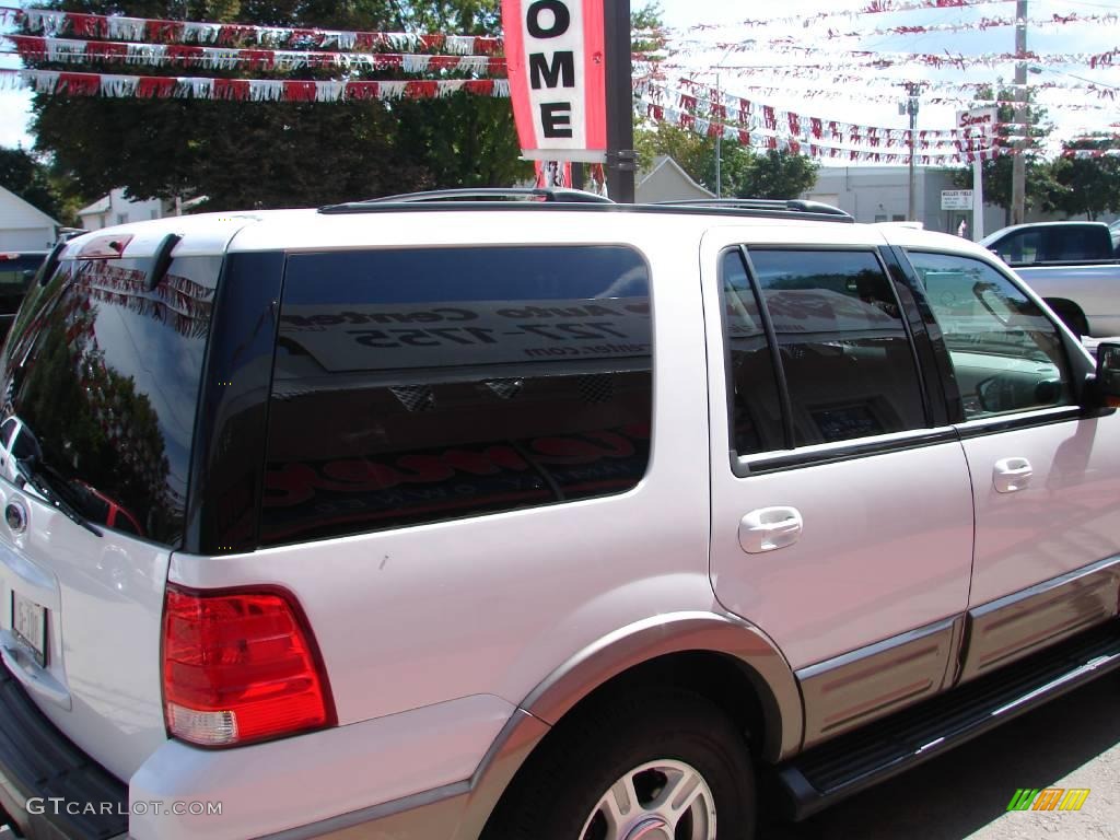 2003 Expedition Eddie Bauer 4x4 - Oxford White / Medium Parchment photo #21