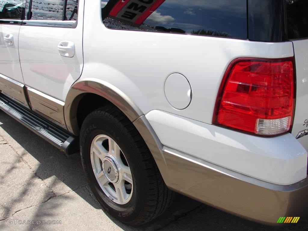 2003 Expedition Eddie Bauer 4x4 - Oxford White / Medium Parchment photo #24