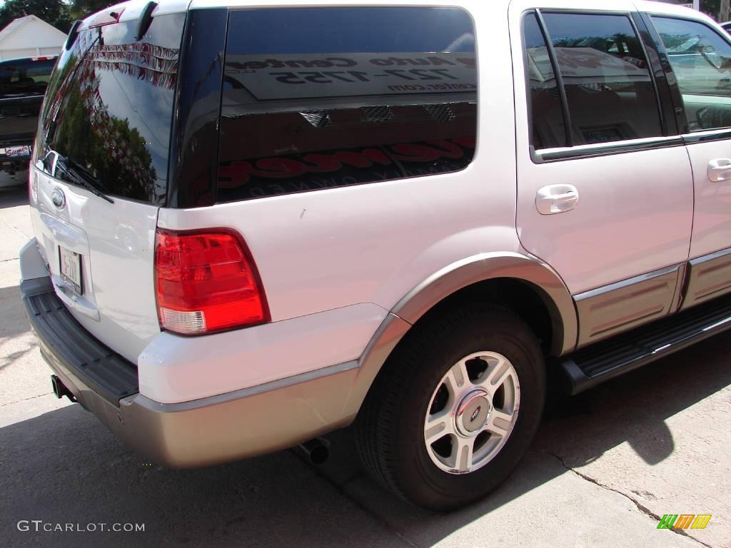 2003 Expedition Eddie Bauer 4x4 - Oxford White / Medium Parchment photo #26