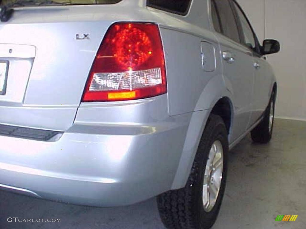 2005 Sorento LX 4WD - Ice Blue Metallic / Gray photo #23
