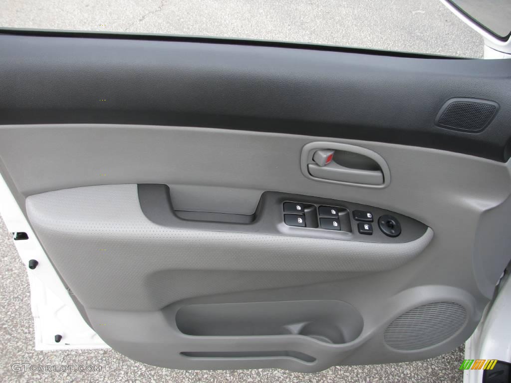 2009 Rondo LX - Clear White / Gray photo #9