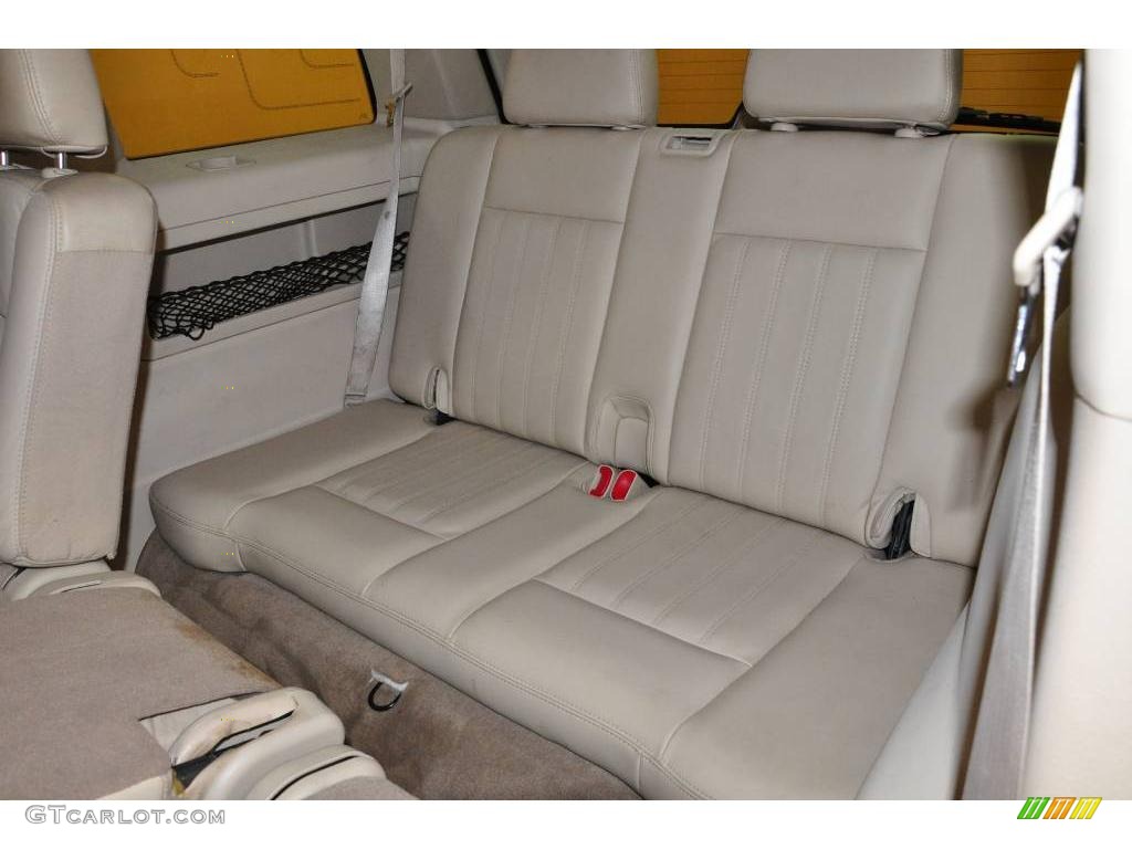 2004 Aviator Luxury AWD - Vivid Red Metallic / Light Parchment photo #15