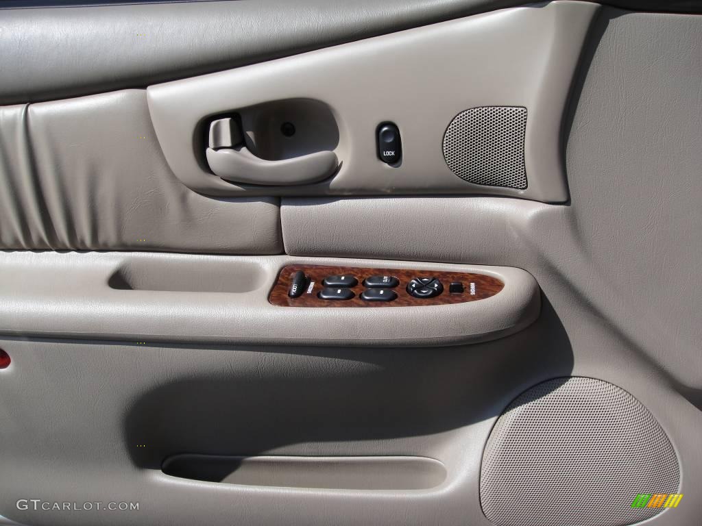 2003 Century Custom - Light Sandrift Metallic / Taupe photo #8