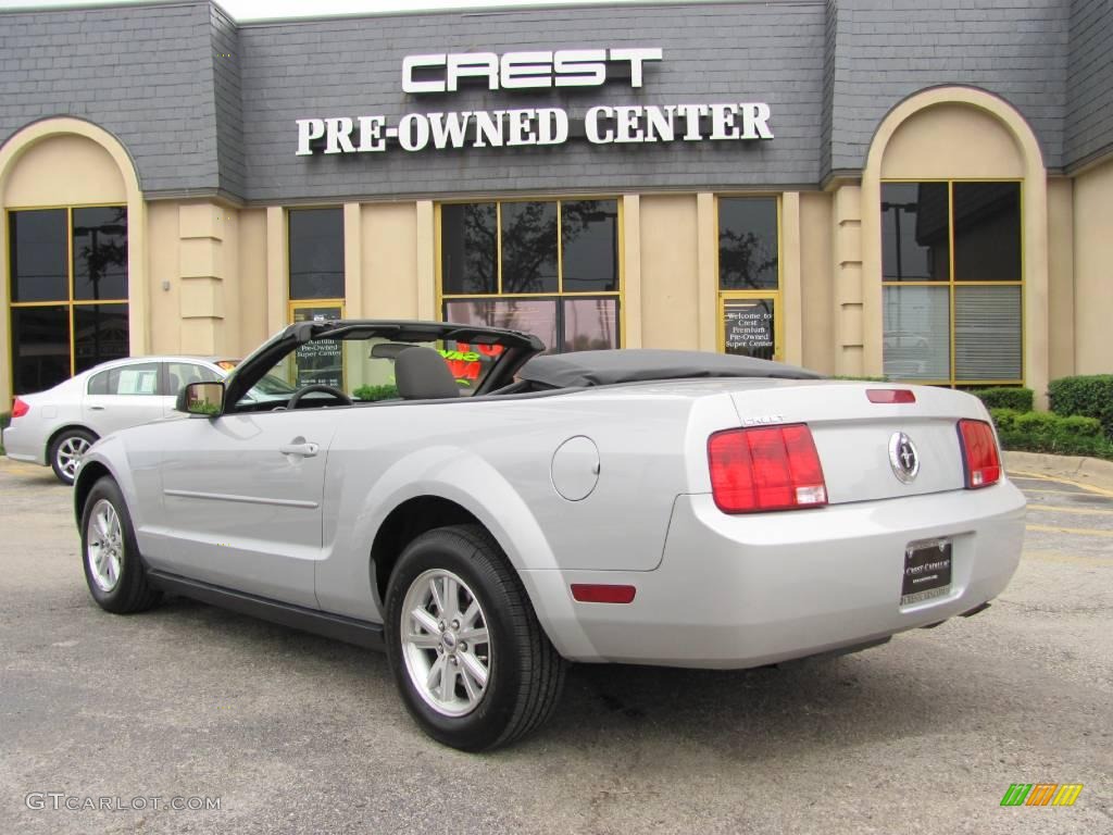 2007 Mustang V6 Deluxe Convertible - Satin Silver Metallic / Dark Charcoal photo #5