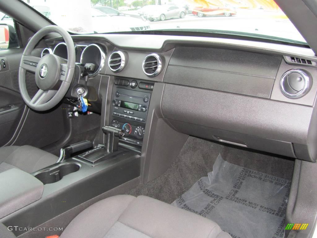 2007 Mustang V6 Deluxe Convertible - Satin Silver Metallic / Dark Charcoal photo #13