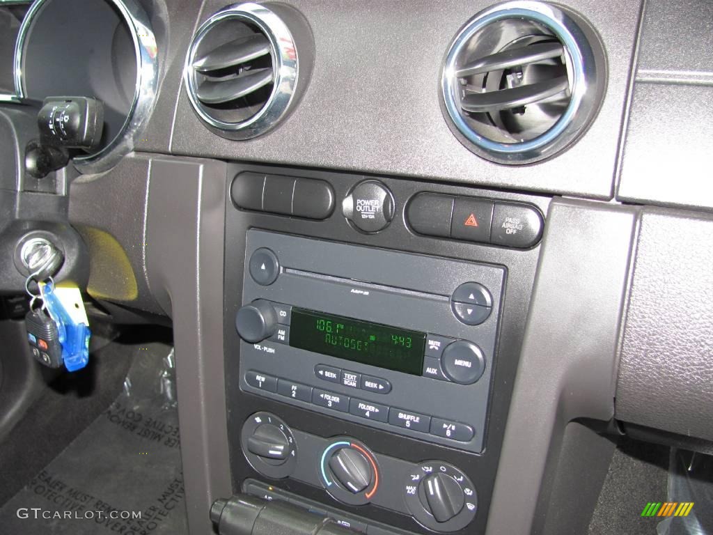 2007 Mustang V6 Deluxe Convertible - Satin Silver Metallic / Dark Charcoal photo #14