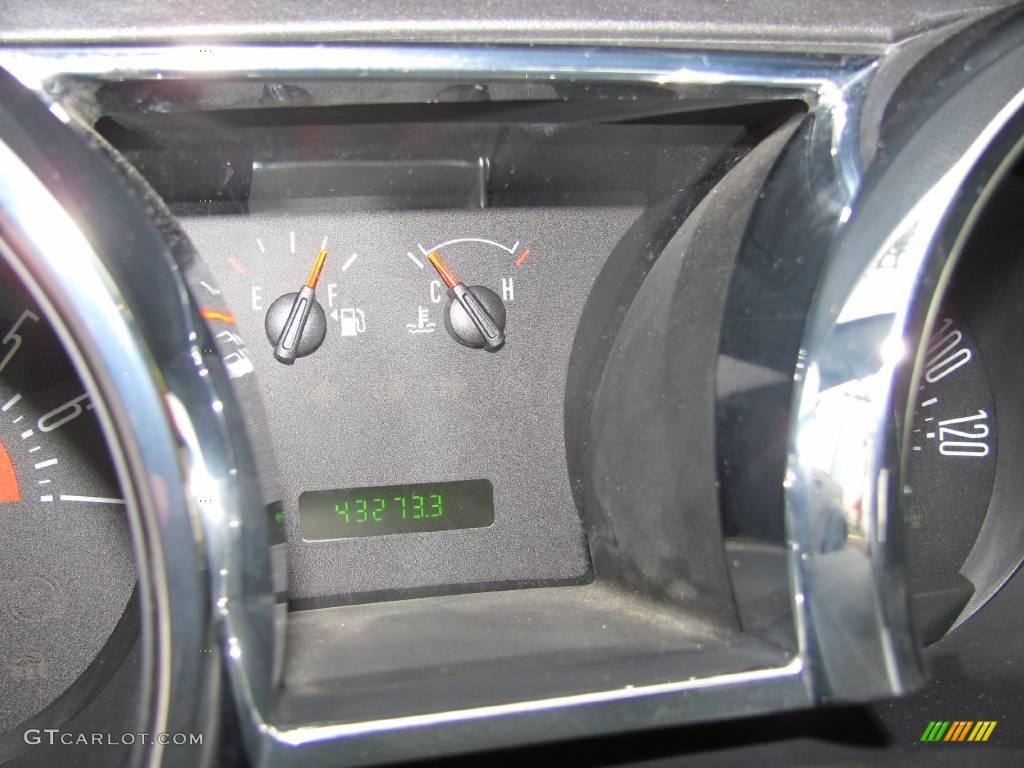 2007 Mustang V6 Deluxe Convertible - Satin Silver Metallic / Dark Charcoal photo #18