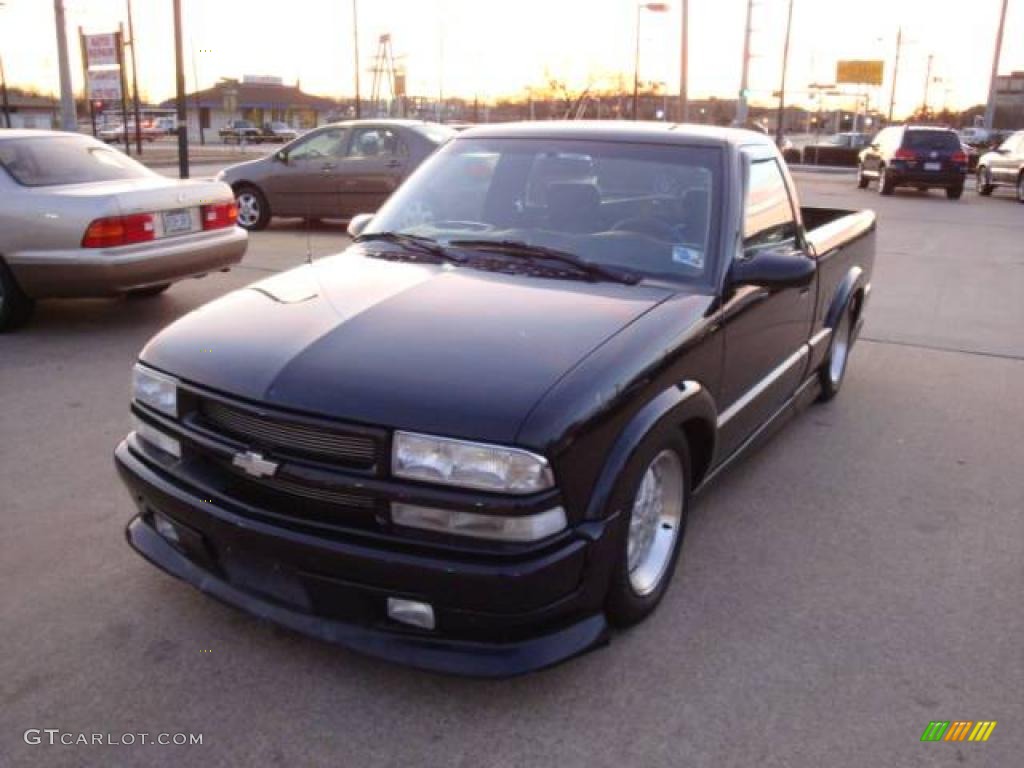 1999 S10 Regular Cab - Onyx Black / Graphite photo #1