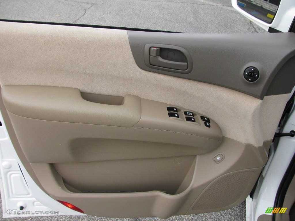 2008 Sedona LX - White / Beige photo #8