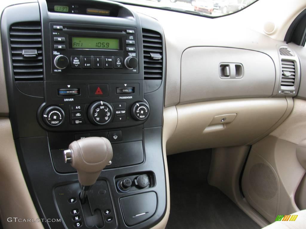 2008 Sedona LX - White / Beige photo #10