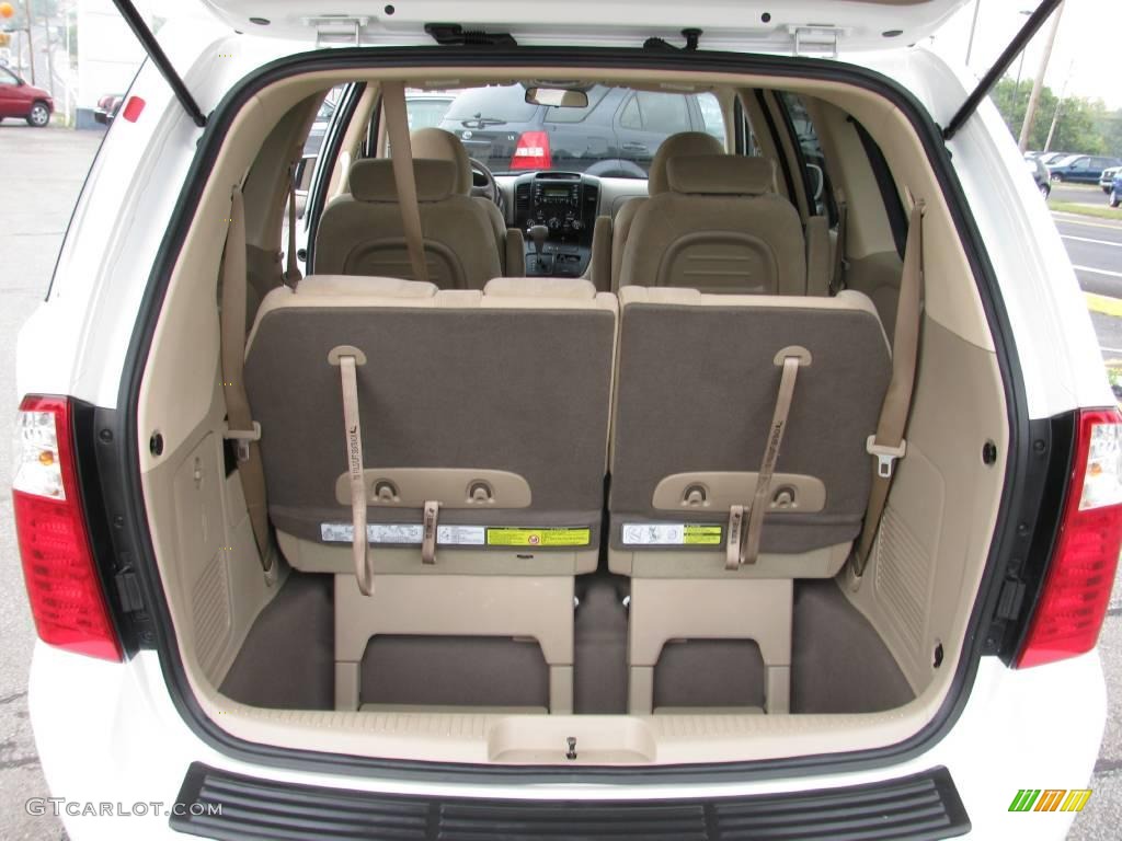 2008 Sedona LX - White / Beige photo #13