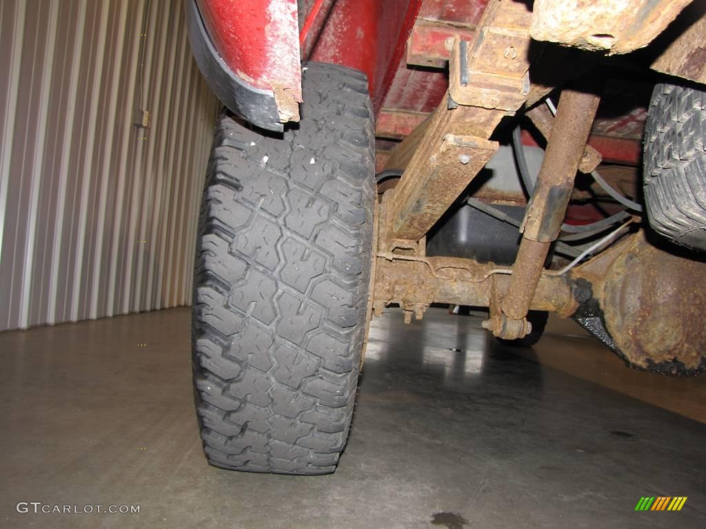 1997 C/K 2500 K2500 Cheyenne Regular Cab 4x4 - Victory Red / Gray photo #20