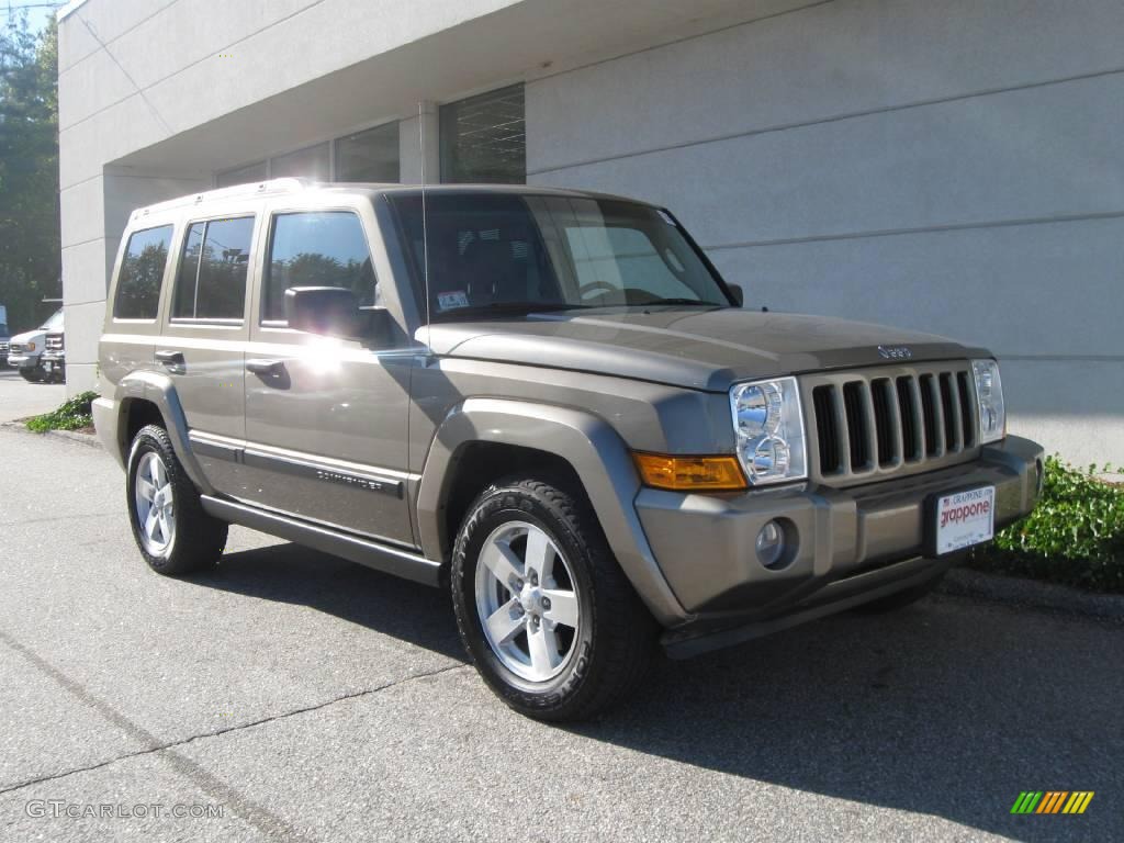 2006 Commander 4x4 - Light Khaki Metallic / Khaki photo #1