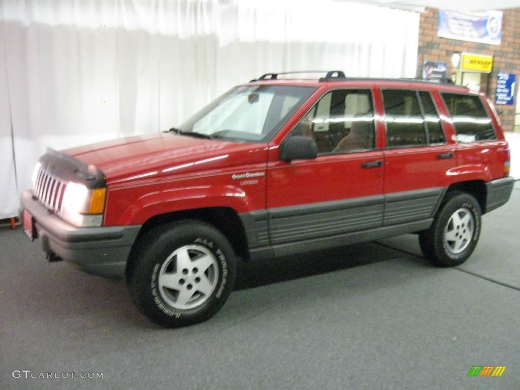 1993 Grand Cherokee Laredo 4x4 - Poppy Red / Gray photo #6